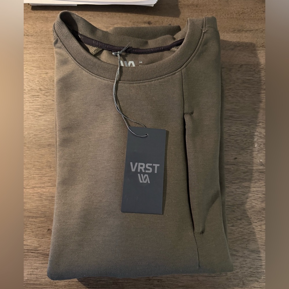 VRST Men's Pinnacle Fleece Crew Neck Sweatshirt - Men’s size M - Olive Green
